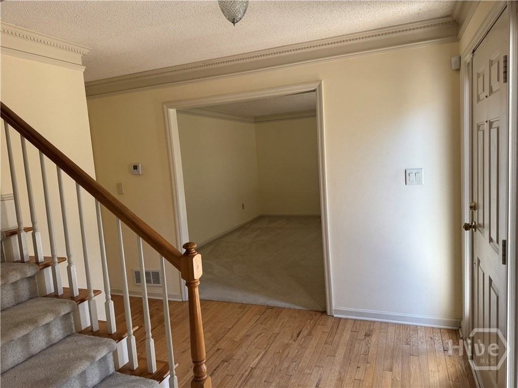 140 Yorkshire Rd - Photo 3 of 37