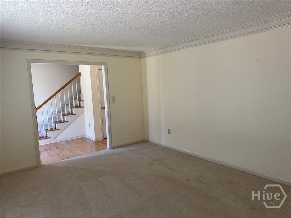 140 Yorkshire Rd - Photo 5 of 37