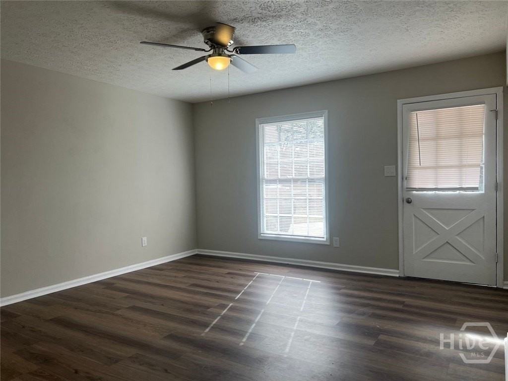 1695 E Broad St - Photo 4 of 13