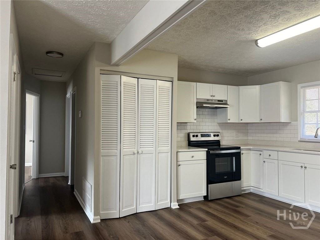 1695 E Broad St - Photo 6 of 13