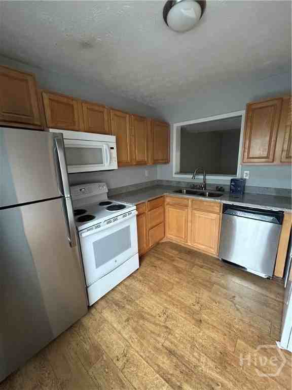 1138 Barnett Shoals Rd - Photo 4 of 9