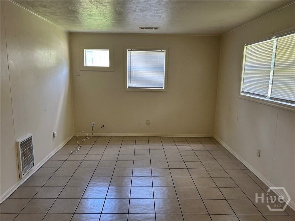 130 Candler Ct - Photo 2 of 9