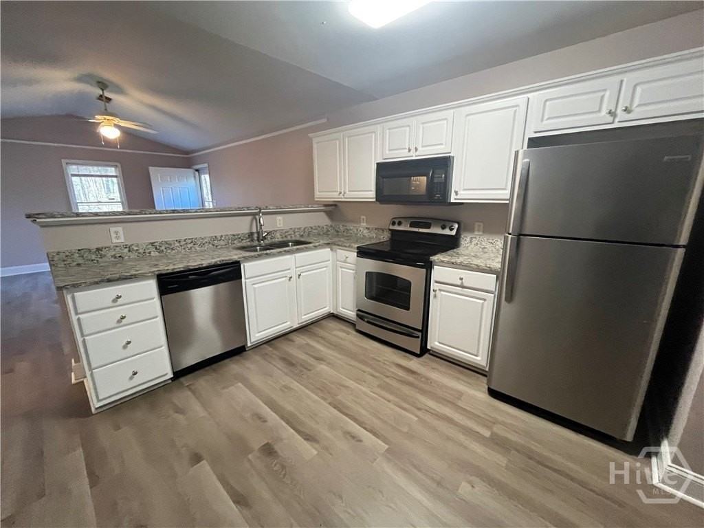 547 Rustwood Dr - Photo 3 of 13