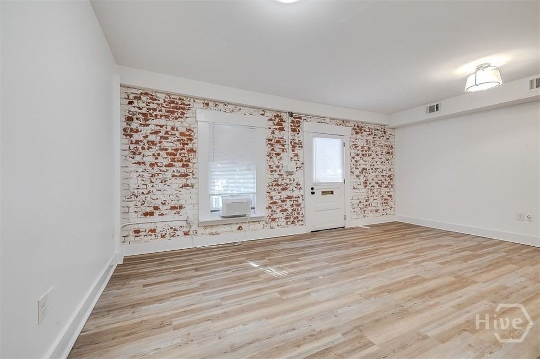 512 E Liberty St - Photo 5 of 15