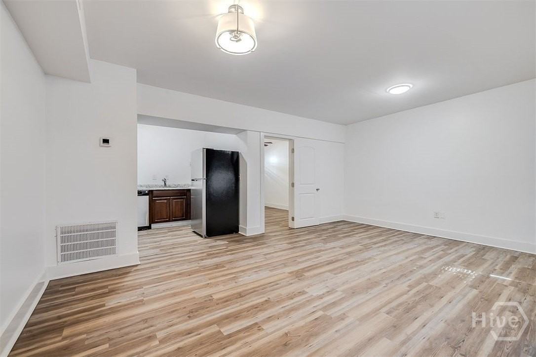 512 E Liberty St - Photo 7 of 15