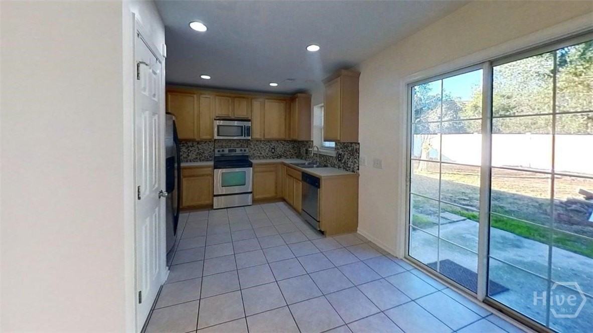 110 Rocking Horse Ln - Photo 7 of 25