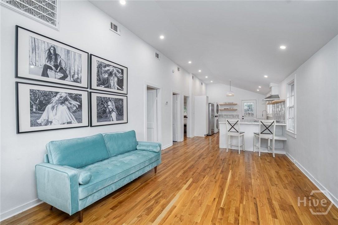 731 E 34th St - Photo 5 of 26