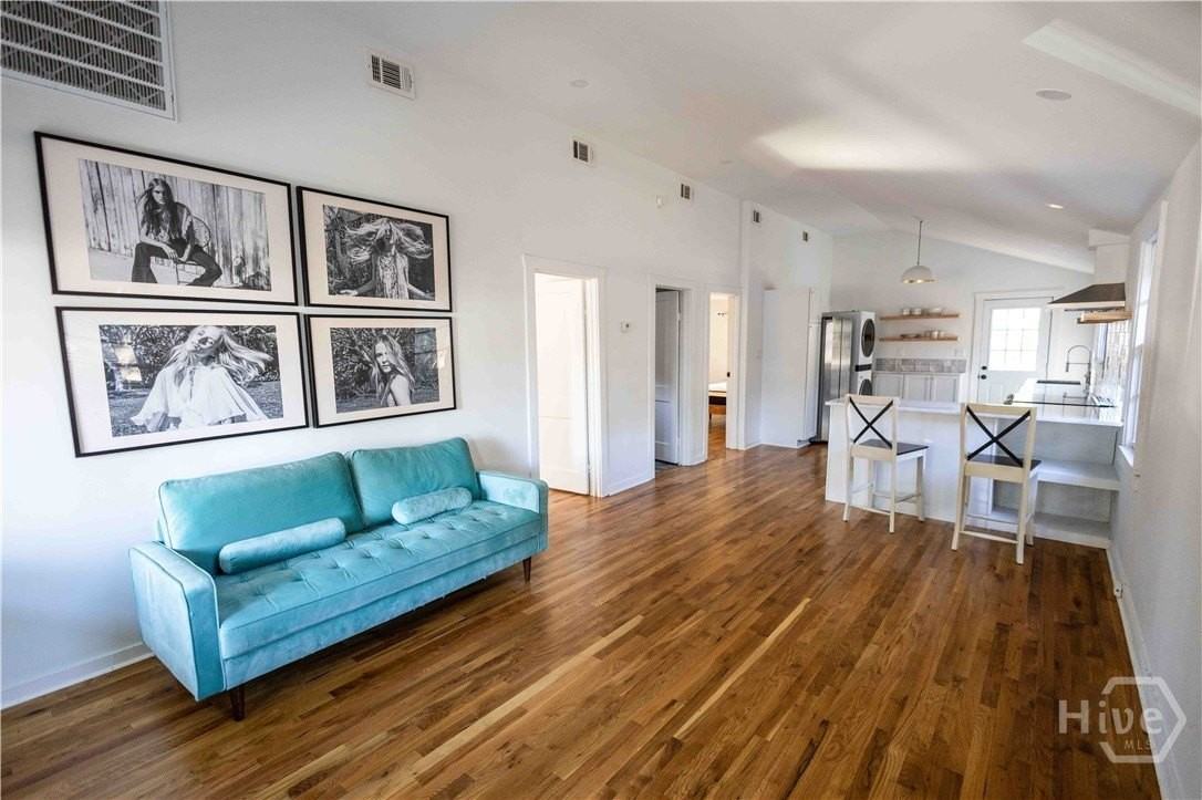 731 E 34th St - Photo 7 of 26