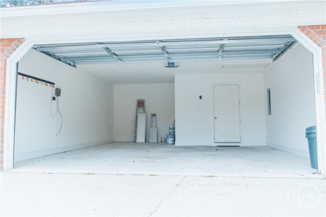 160 Lions Gate Rd - Photo 3 of 17
