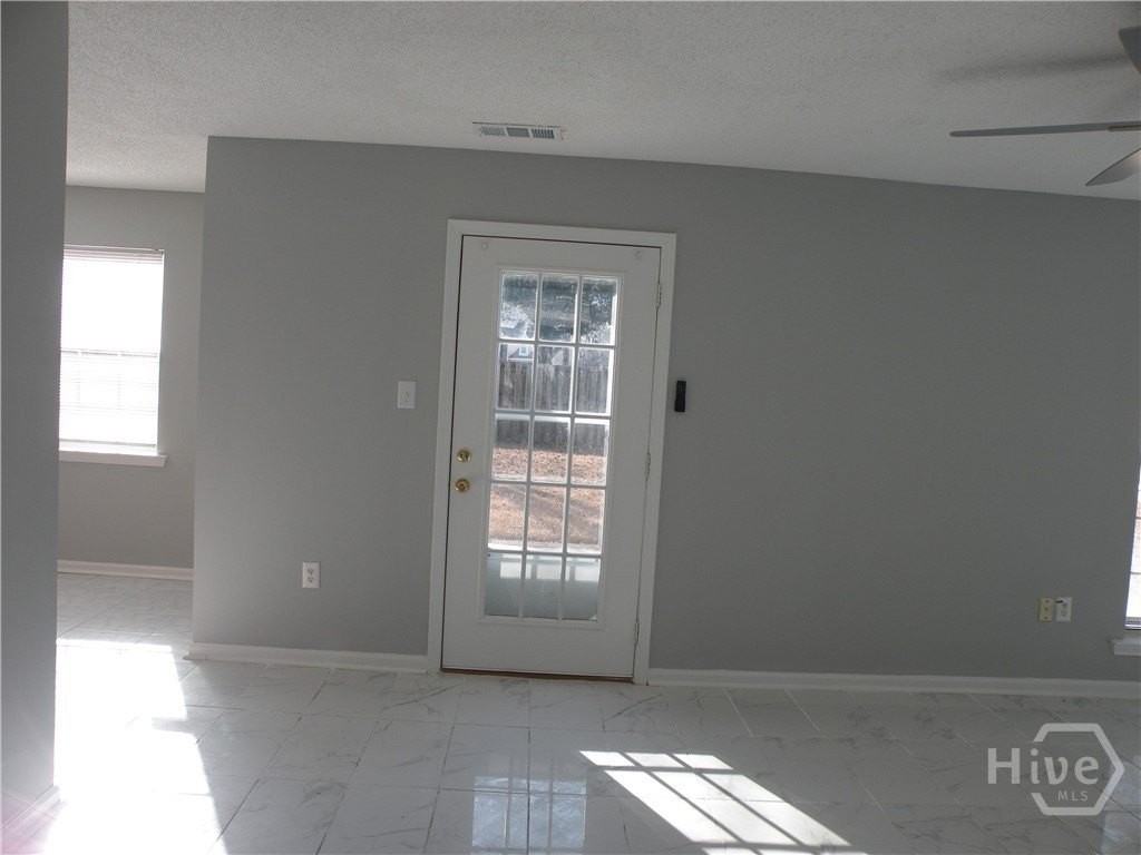 160 Lions Gate Rd - Photo 7 of 17