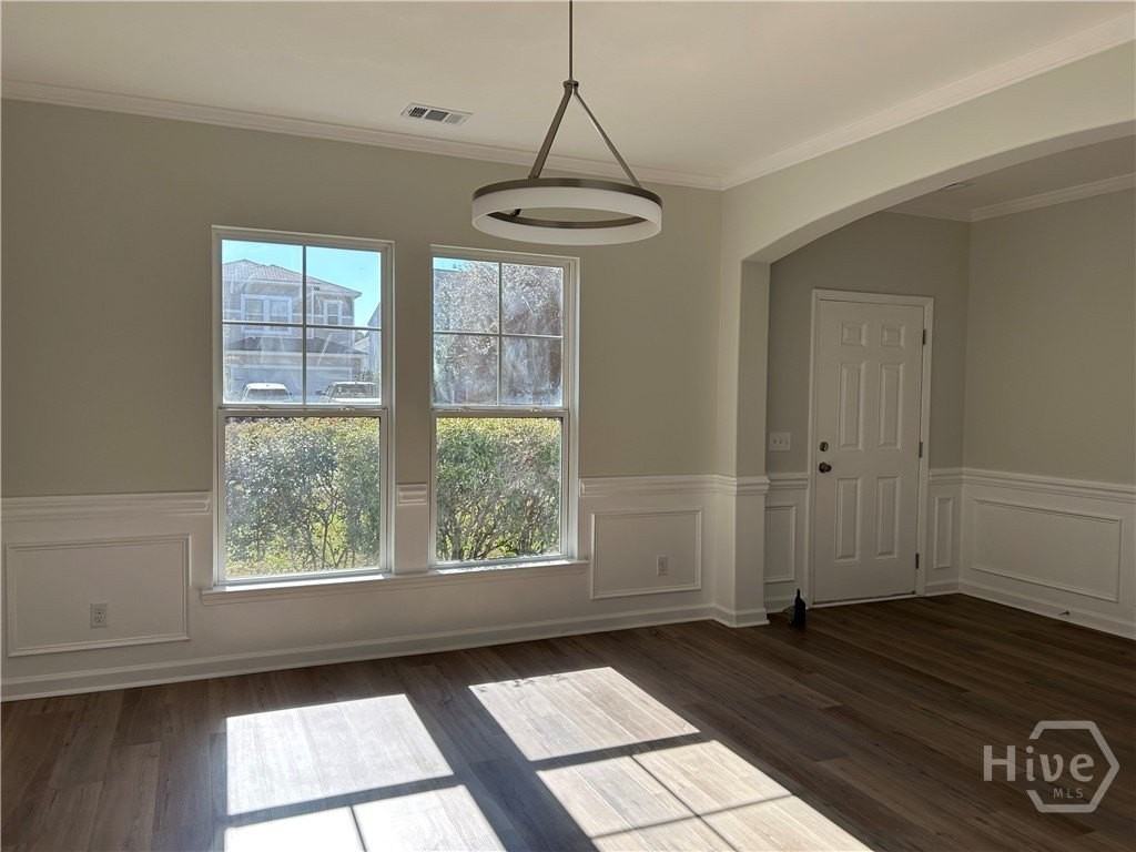 136 Lakepointe Dr - Photo 3 of 24