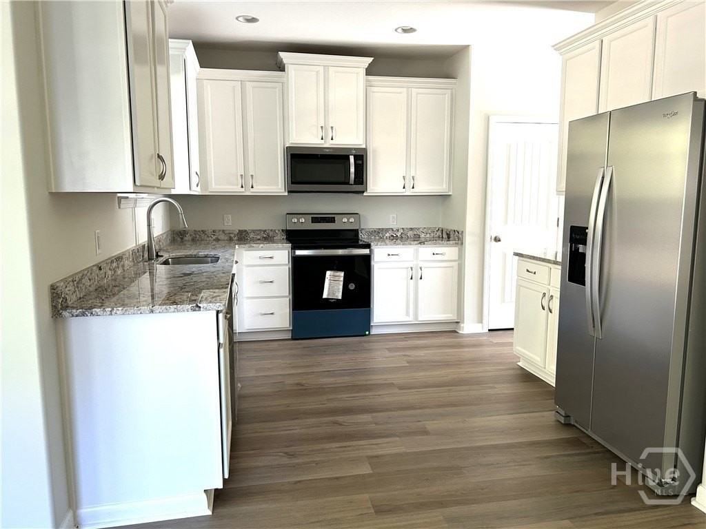 136 Lakepointe Dr - Photo 4 of 24