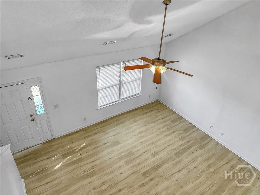 3 Redding Ct - Photo 4 of 27