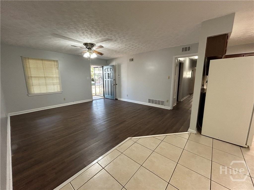 511 Dyches Dr - Photo 3 of 14