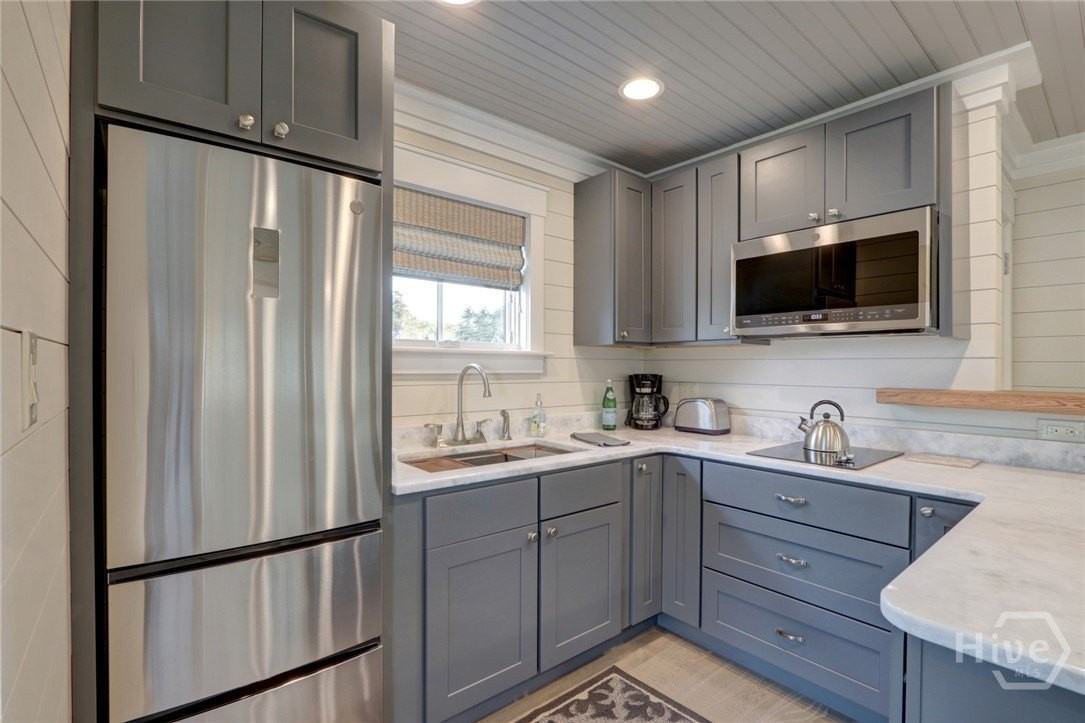 1320 Wilmington Island Rd - Photo 4 of 19