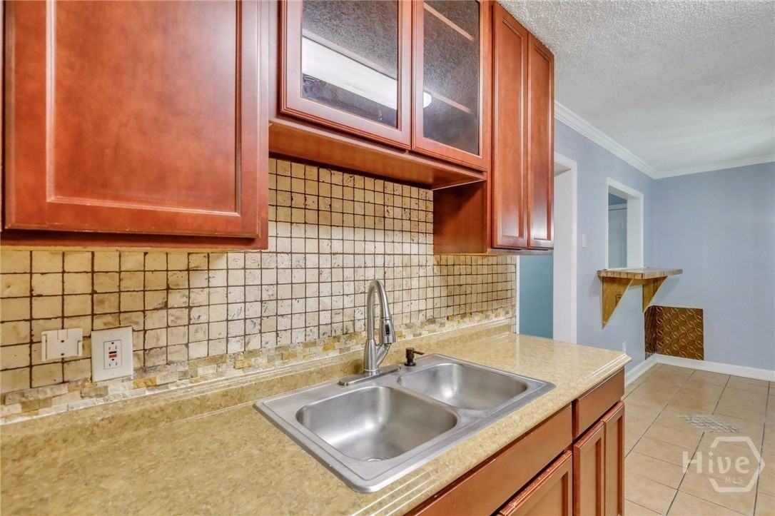 5908 Fairview Ave - Photo 7 of 33