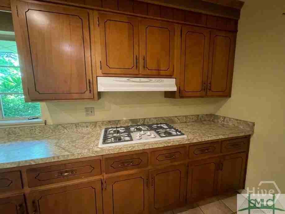 5525 Waters Dr - Photo 4 of 22