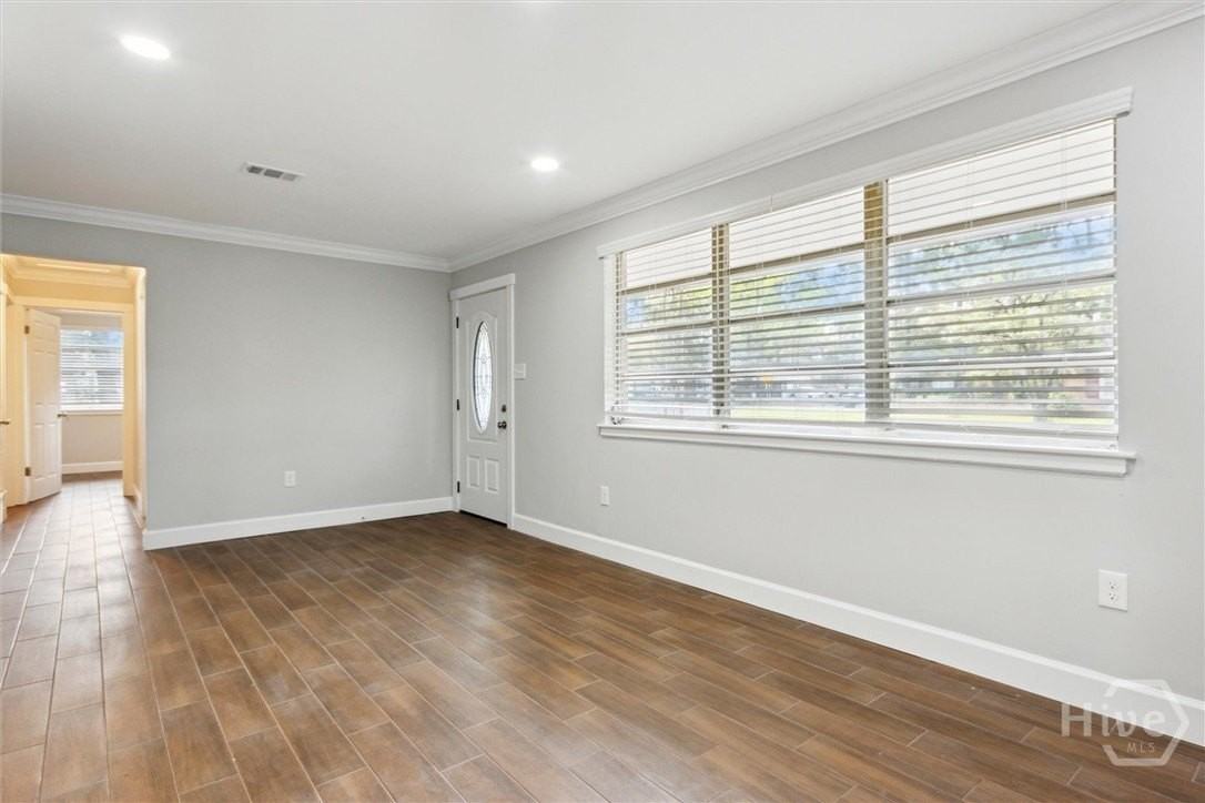 2122 Biscayne Dr - Photo 5 of 25