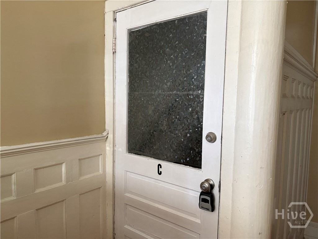 836 E Henry St Apt C #C - Photo 3 of 29