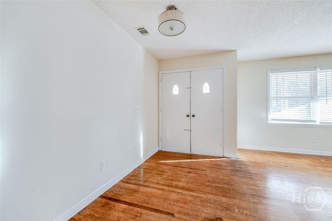 220 Westwood Dr - Photo 4 of 34