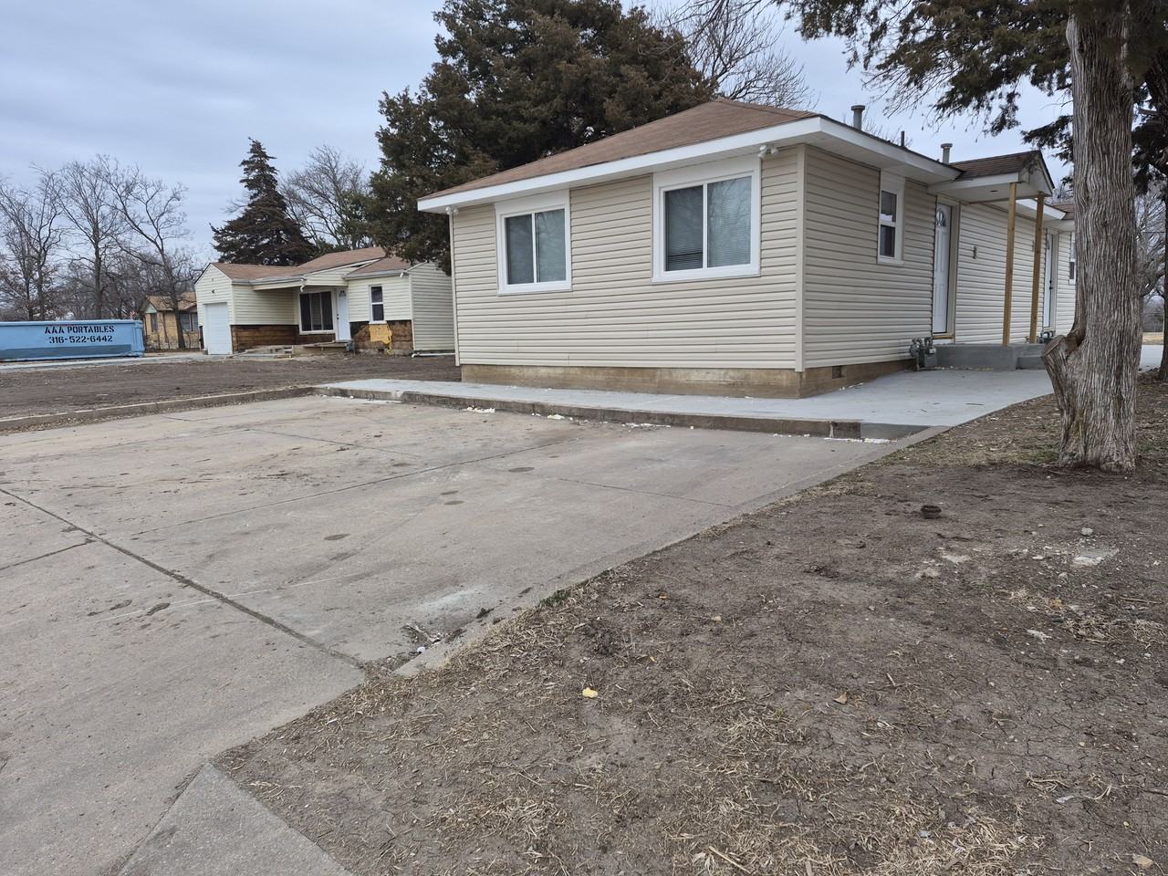 314 S Rose Hill Rd #B - Photo 3 of 11