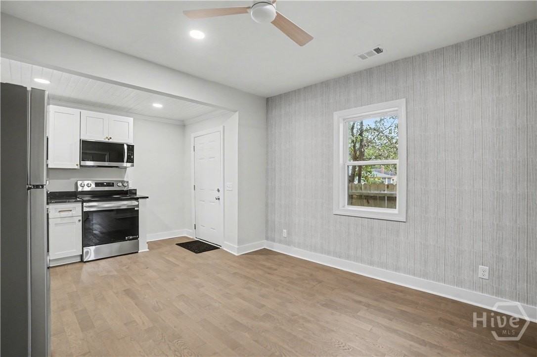 121 W 61st St - Photo 5 of 18