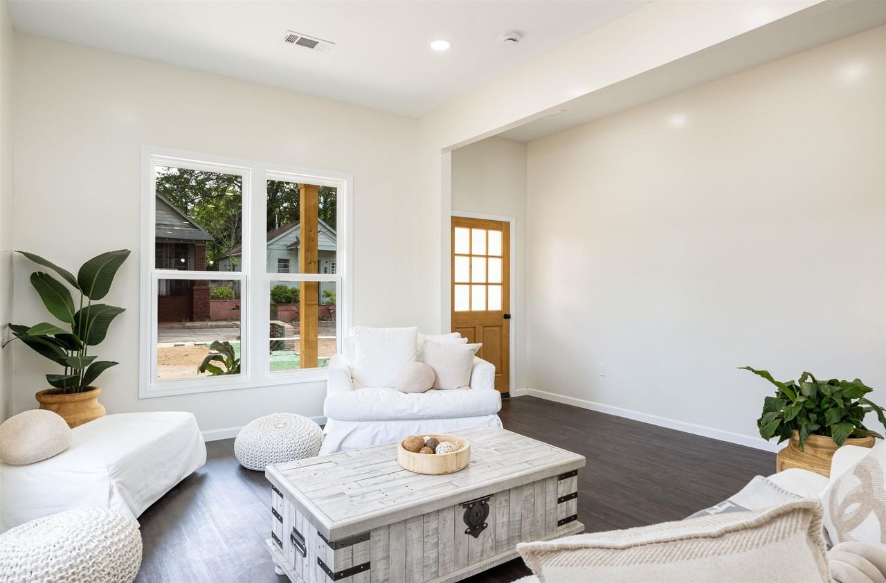 1061 Shaw Pl - Photo 4 of 17