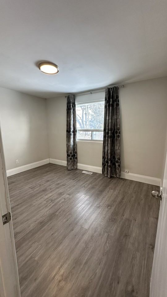 142 Maurice Crt - Photo 5 of 10