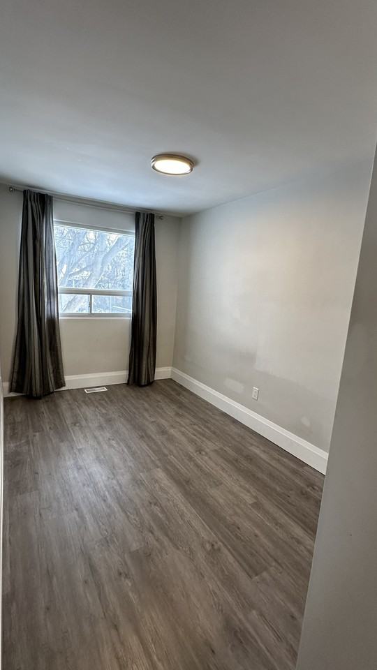 142 Maurice Crt - Photo 7 of 10