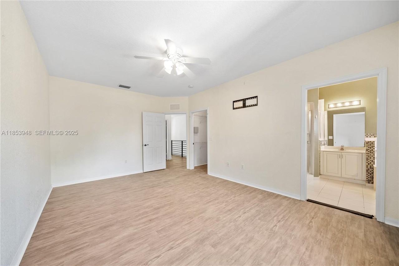 2414 Southeast 21st Street ##0 - Photo 5 of 30