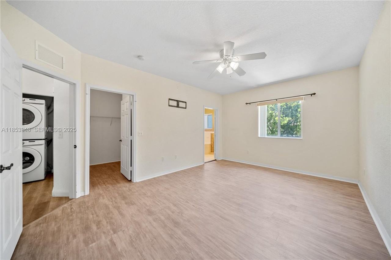 2414 Southeast 21st Street ##0 - Photo 6 of 30