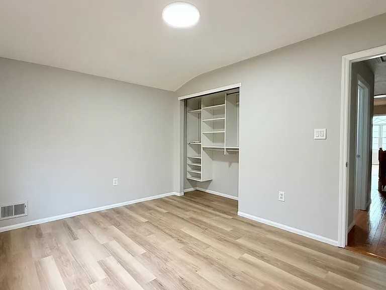 305B Tysens Lane #2 - Photo 3 of 13