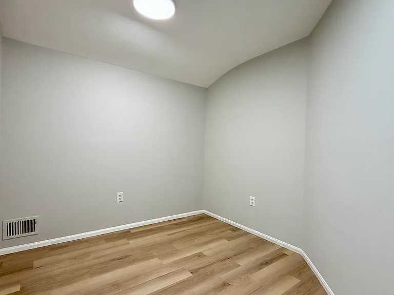 305B Tysens Lane #2 - Photo 7 of 13