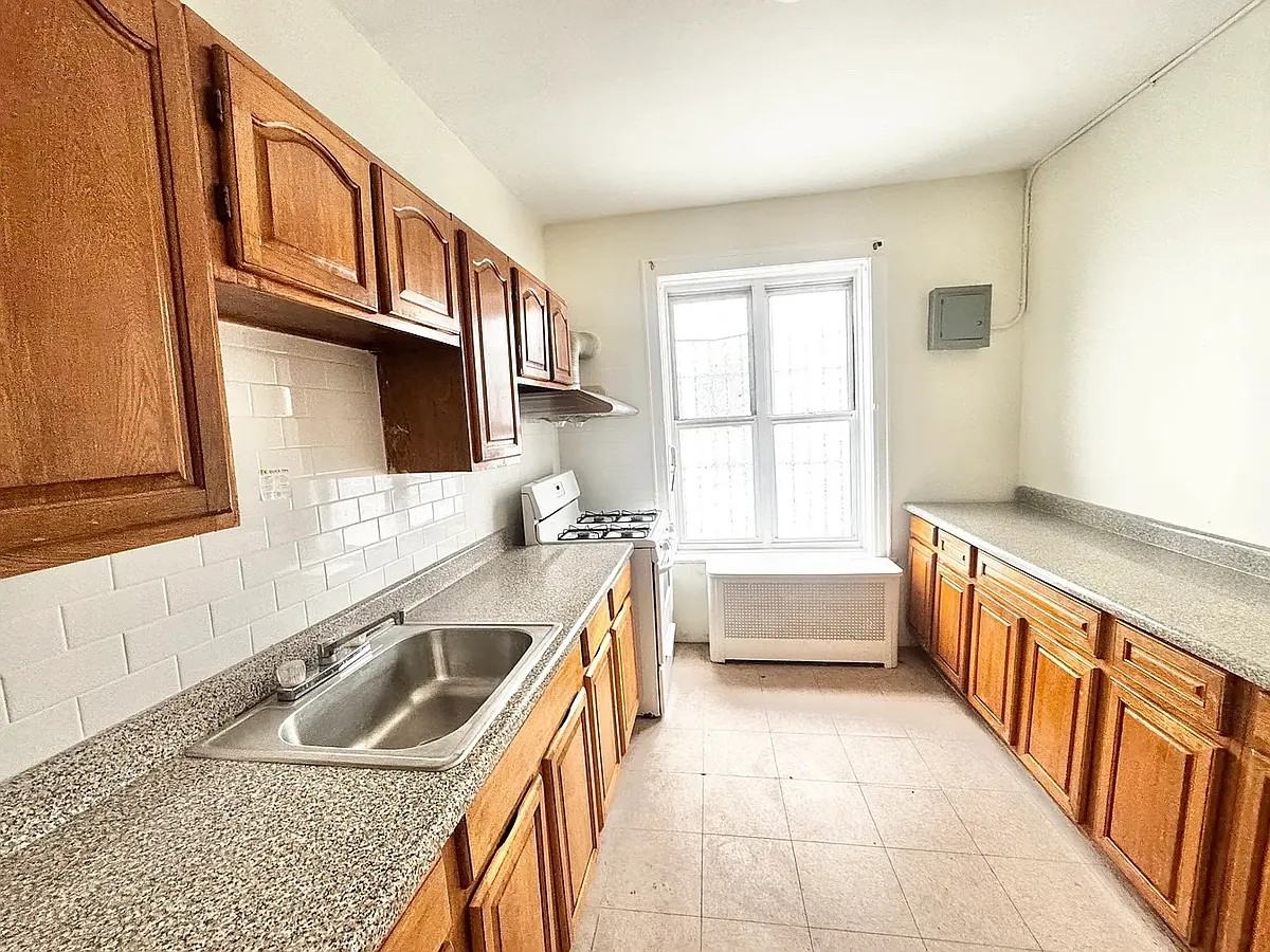 2836 West 35th Street #2r - Photo 3 of 10