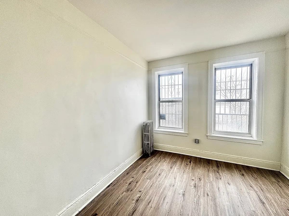 2836 West 35th Street #2r - Photo 4 of 10