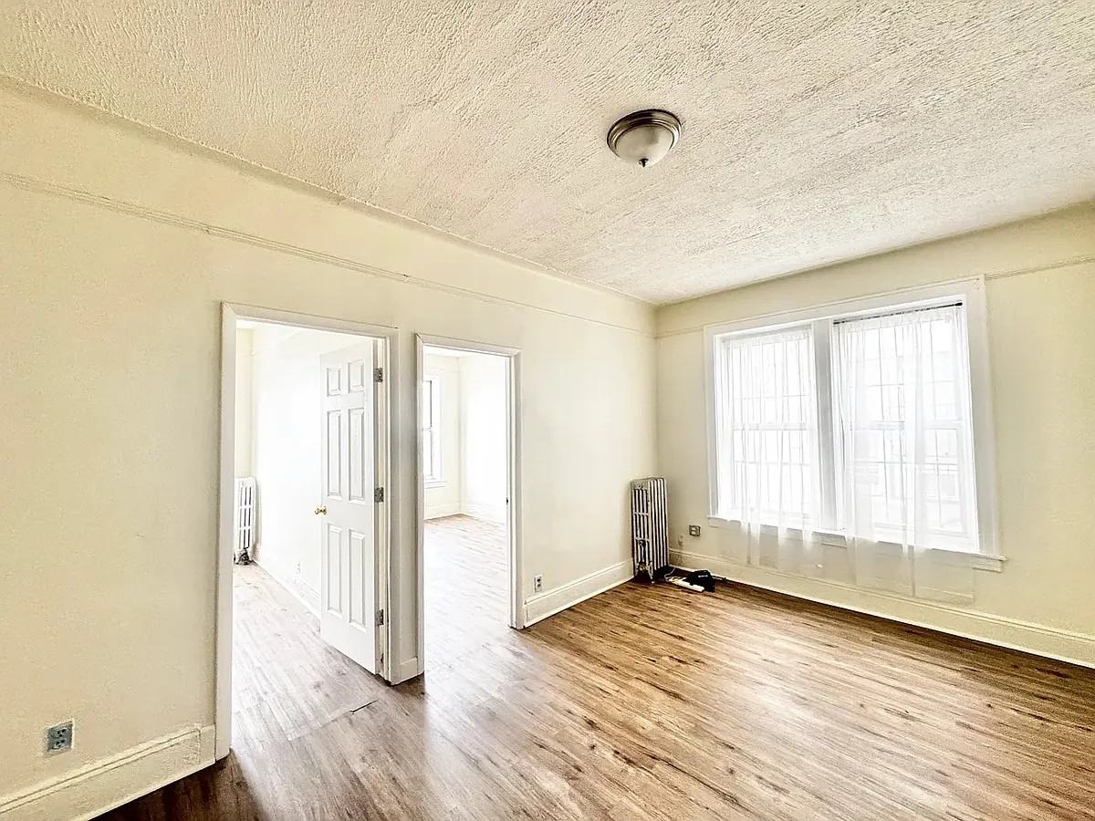 2836 West 35th Street #2r - Photo 5 of 10