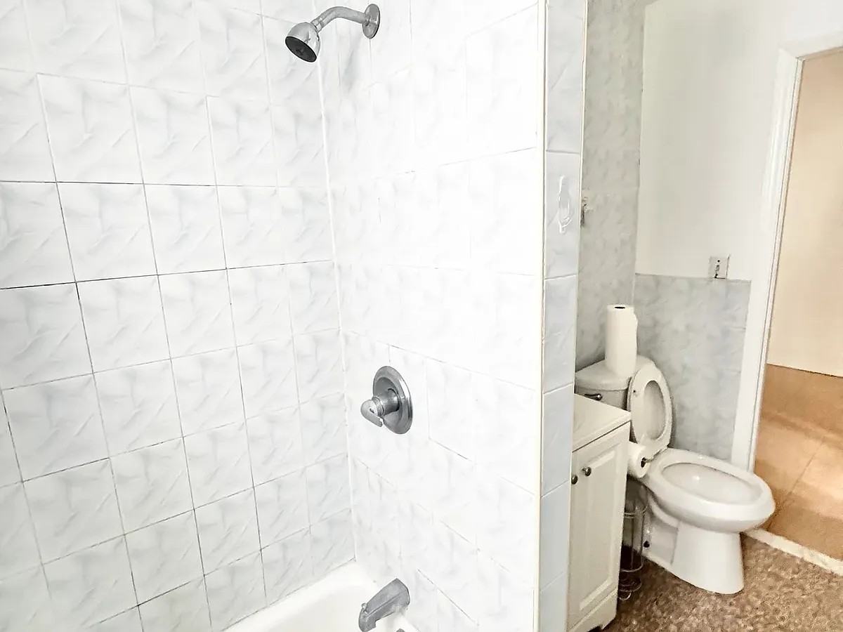 2836 West 35th Street #2r - Photo 6 of 10