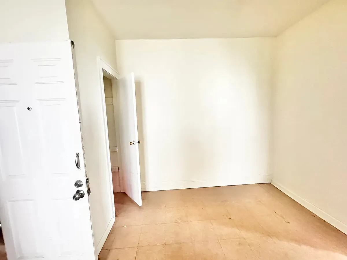 2836 West 35th Street #2r - Photo 7 of 10