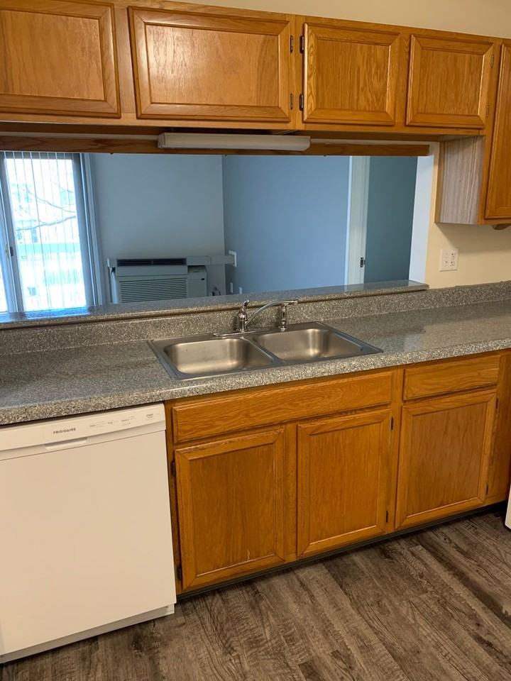 Old Main Apartments - Photo 3 of 38