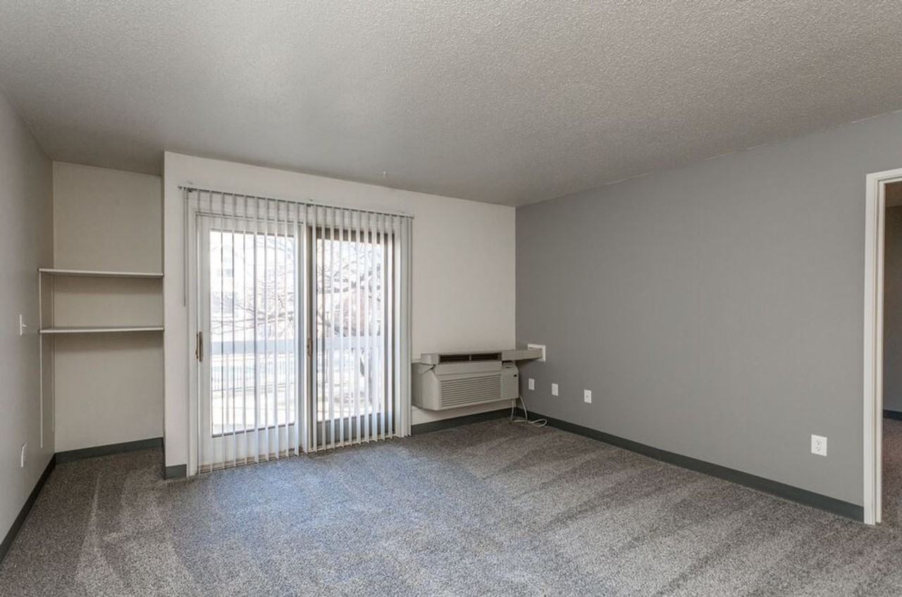 Old Main Apartments - Photo 5 of 38