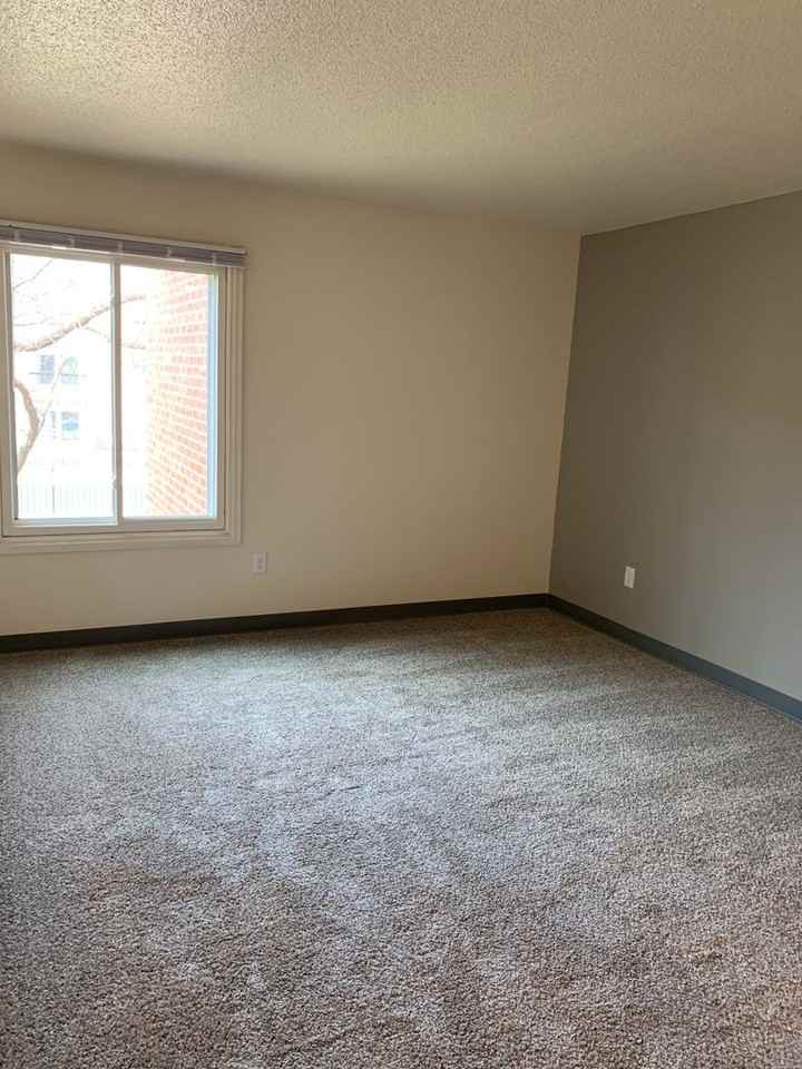 Old Main Apartments - Photo 6 of 38