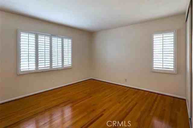 1101 Kroeger Ave - Photo 2 of 8