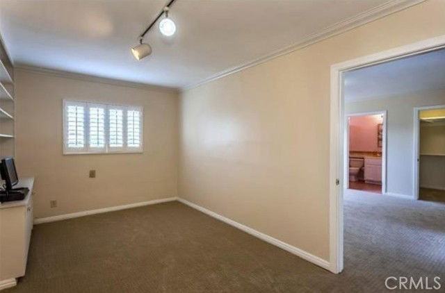 1101 Kroeger Ave - Photo 5 of 8