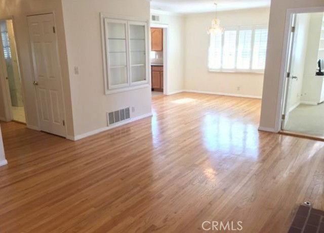 1101 Kroeger Ave - Photo 7 of 8