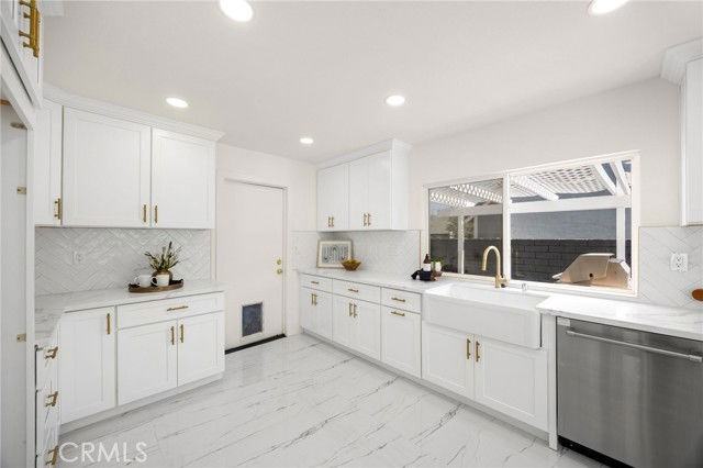 6191 Jacaranda Ln - Photo 2 of 8