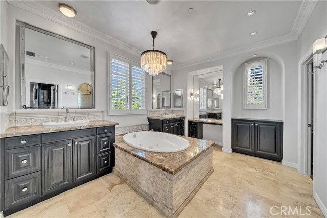 19 Momento - Photo 2 of 8