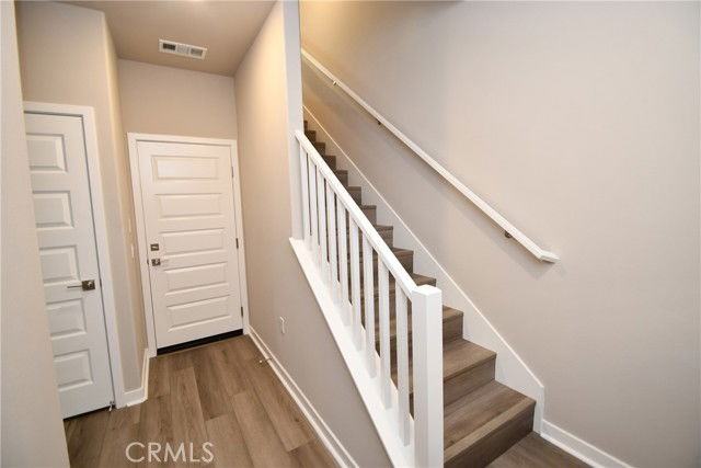 1487 Skyline Ln - Photo 2 of 8