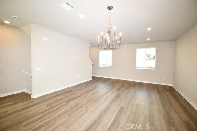 1487 Skyline Ln - Photo 5 of 8