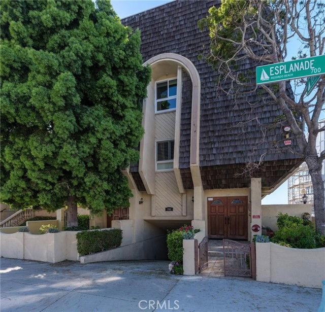 703 Esplanade #4 - Photo 3 of 8