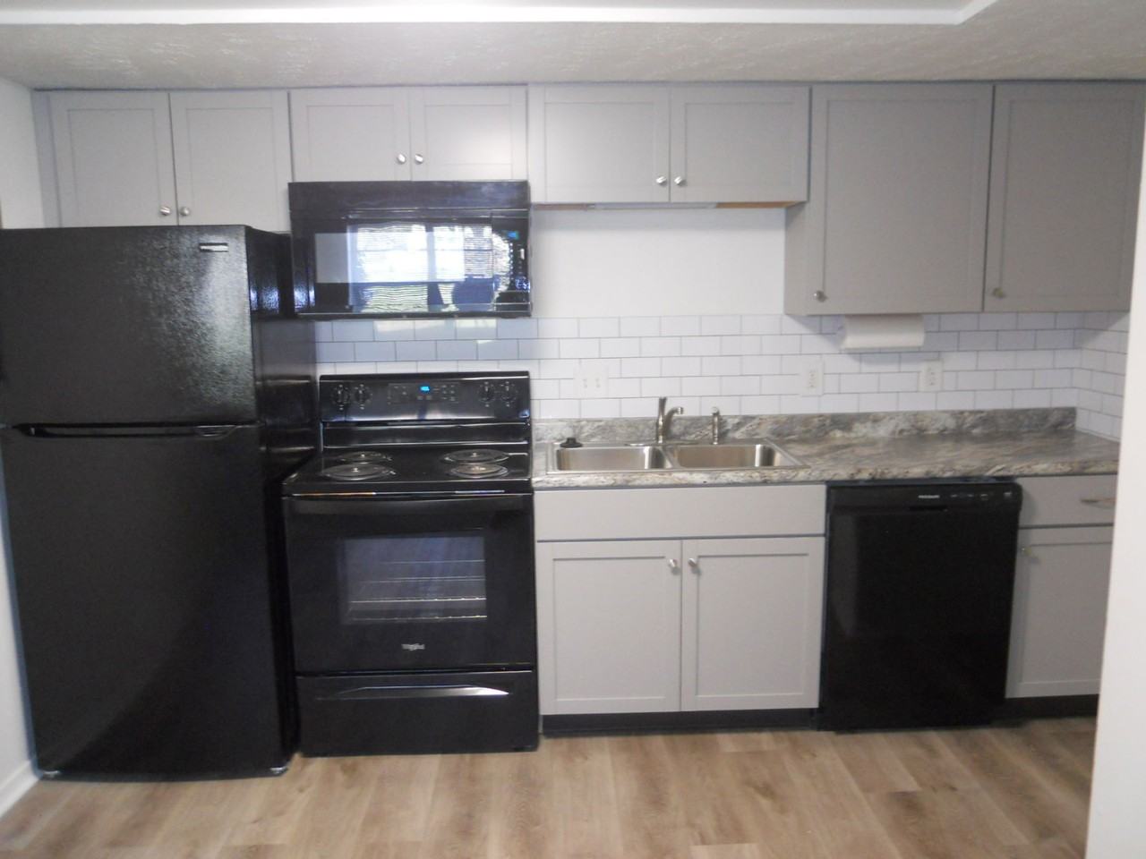 2003 W 27th St #2 - Photo 4 of 8